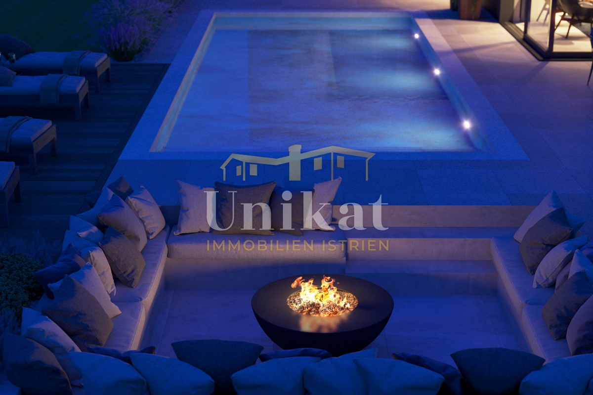 Hiša z veliko strešno teraso in bazenom